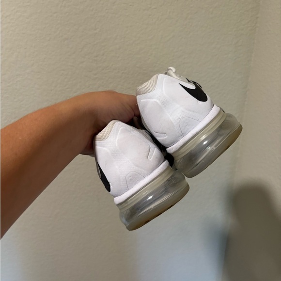 Nike Air Max White and Black Running Shoes - Picture 8 of 9
